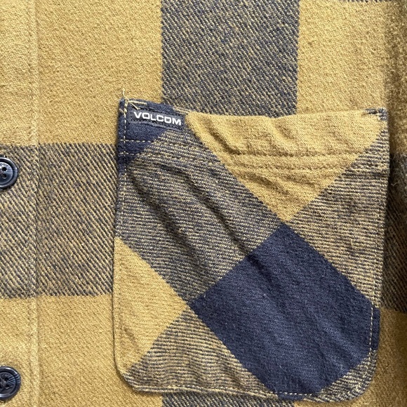 🌀NWOT Volcom flannel🌀 - Picture 3 of 5